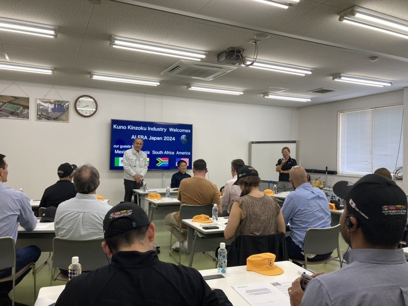 メキシコやアメリカから工場見学に来社