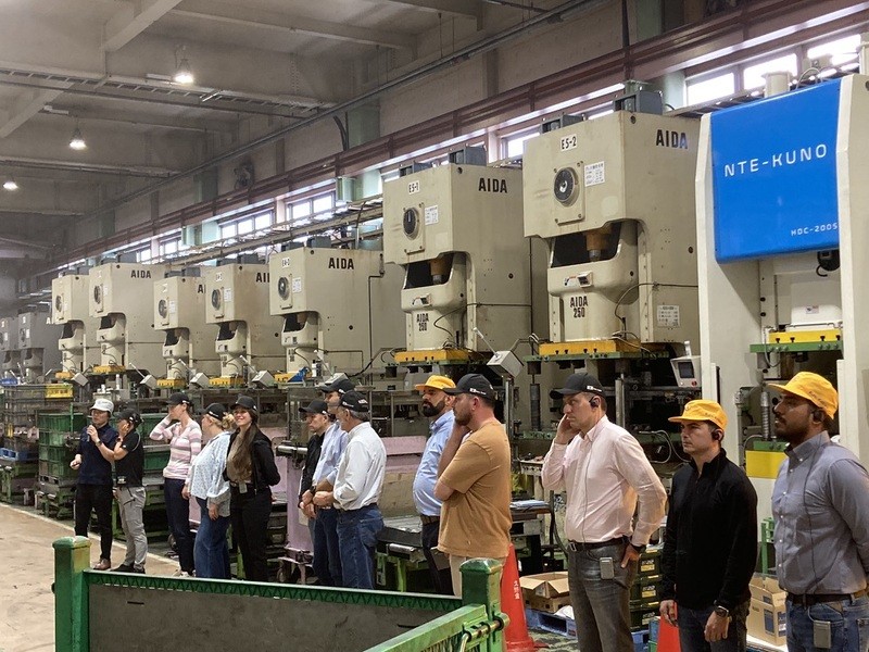 メキシコやアメリカから工場見学に来社