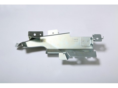 サイドカーテンエアーバック　SPCC　前部品 t＝1.0/後部品 t＝1.2　難加工形状と変化面長窓抜き