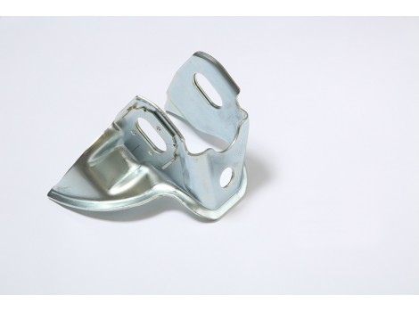 ロアアーム構成品　SECC・SECE　t＝1.4〜3.6　プレス加工1ライン工程完成形