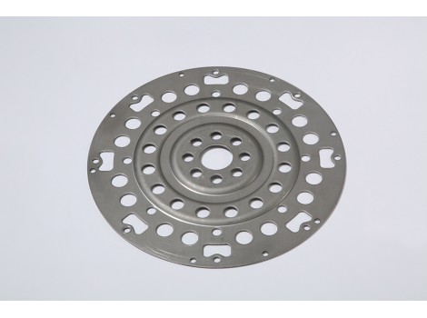 ドライブプレート　SPH270　t＝2.6　大型の金型を高精度で製作、切削レスを実現