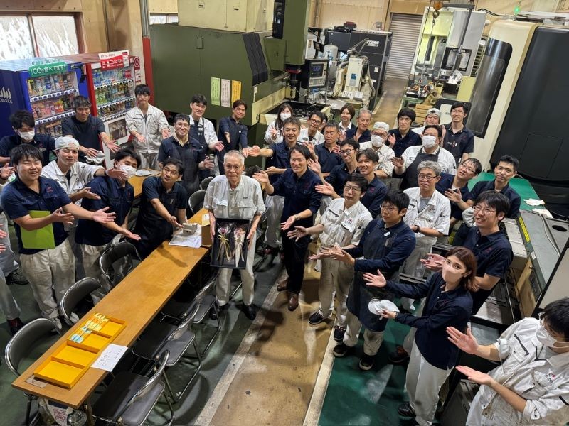 63年間の感謝をこめて　金型組立調整と修理の名工・野地さんが退社されました