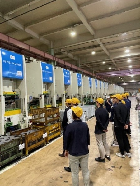 大学生の工場見学