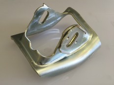 サスペンションMBR　SPH270D-OD　t＝4.0 　厚板複雑形状製品