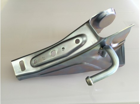 ロアアーム構成品　SECC・SECE　t＝1.4〜3.6　プレス加工1ライン工程完成形