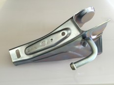 ロアアーム構成品　SECC・SECE　t＝1.4〜3.6　プレス加工1ライン工程完成形