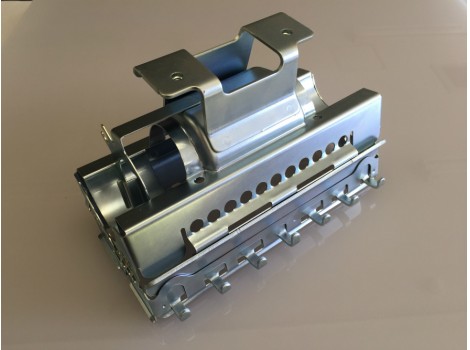 助手席エアーバックリテーナー　SPCC　t=1.0　多部品構成の５面スポットを円滑に生産