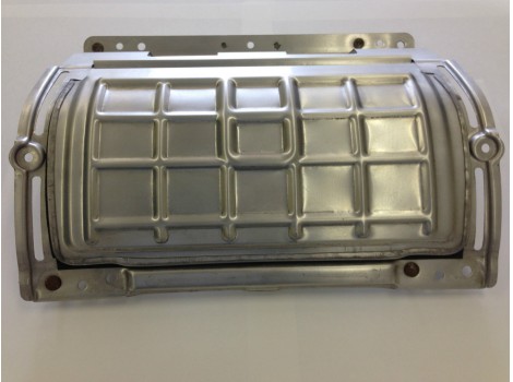 助手席エアーバック　A5052　t＝1.0　初期、エアーバック飛出しゲート用、アルミ材のプレスと組立ての開発