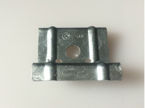 ハゼ折板用　ソーラーパネル取付金具用押え金具　端部用　モジュール厚み36㎜