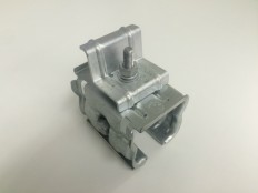 太陽光モジュールつかみ金具上曲げタイプ　屋根が傷つきにくい掴み金具