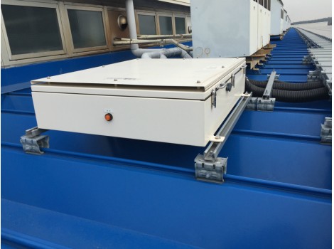 ハゼ折板用掴み金具 ソーラーパネル架台取付け、BOX設置にも最適！！