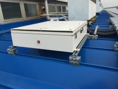 ハゼ折板用掴み金具 ソーラーパネル架台取付け、BOX設置にも最適！！