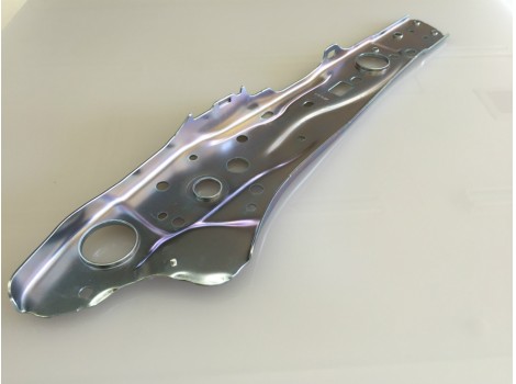 リクライニング用　アジャスターロアアウター、アウターインナー　SPC590　t＝1.6　全長500㎜のハイテン材でも、歪なく成形！