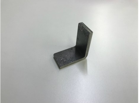 ハイマンガン鋼のプレス加工 リニアモーターカー向け（抜き曲げ）