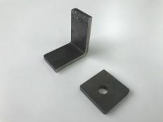 ハイマンガン鋼のプレス加工 リニアモーターカー向け（抜き曲げ）