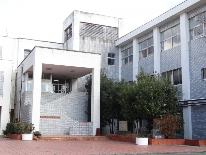 常滑市立常滑中学校で　久野専務が講演を行いました