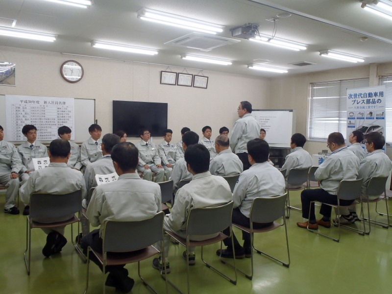 新入社員の入社式を行いました