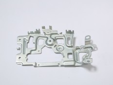 ベーススライドドアロック　リモートコントロール　SPC270C t＝1.6㎜　複雑形状の高精度加工