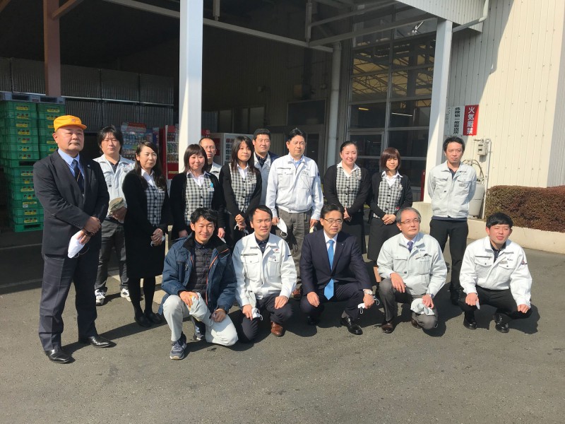 久野金属工業は、複雑・高精度プレス加工の製品開発から量産まで一貫対応する、愛知県の金属加工メーカーです。大村知事愛知県知事が来社されました。